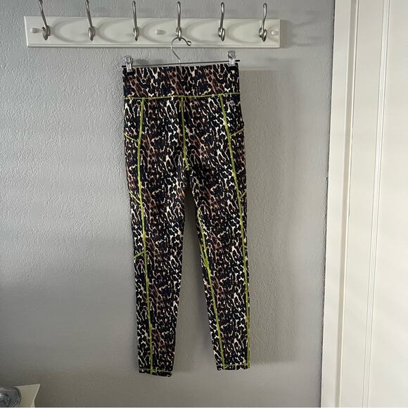 All Access Center Stage High Rise Pocket Leggings in Leopard - Picture 5 of 7